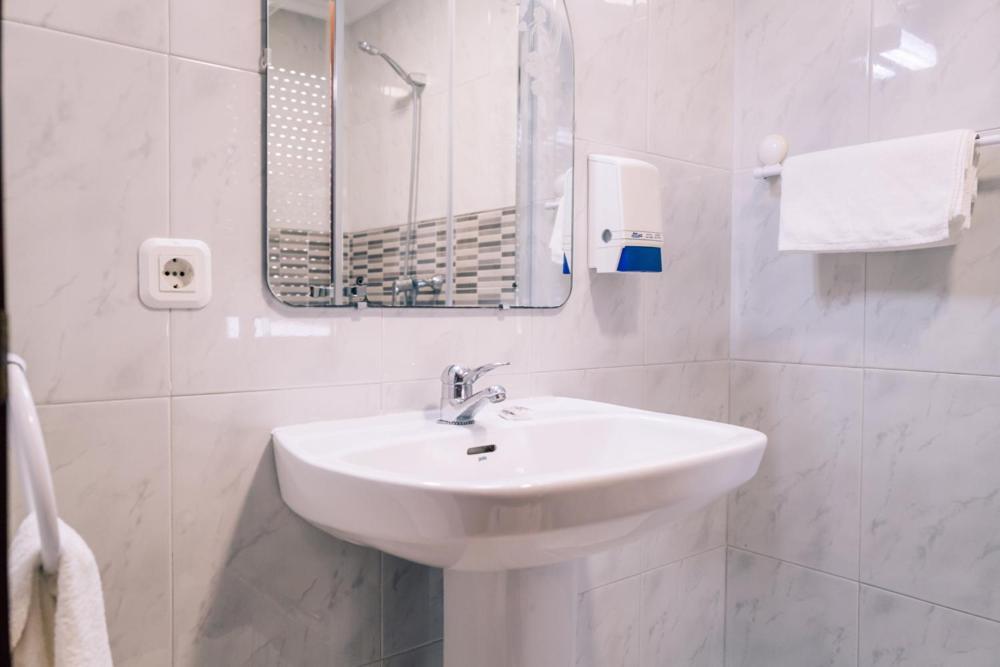Liquid Surfhouse Hostel Лангре Екстериор снимка
