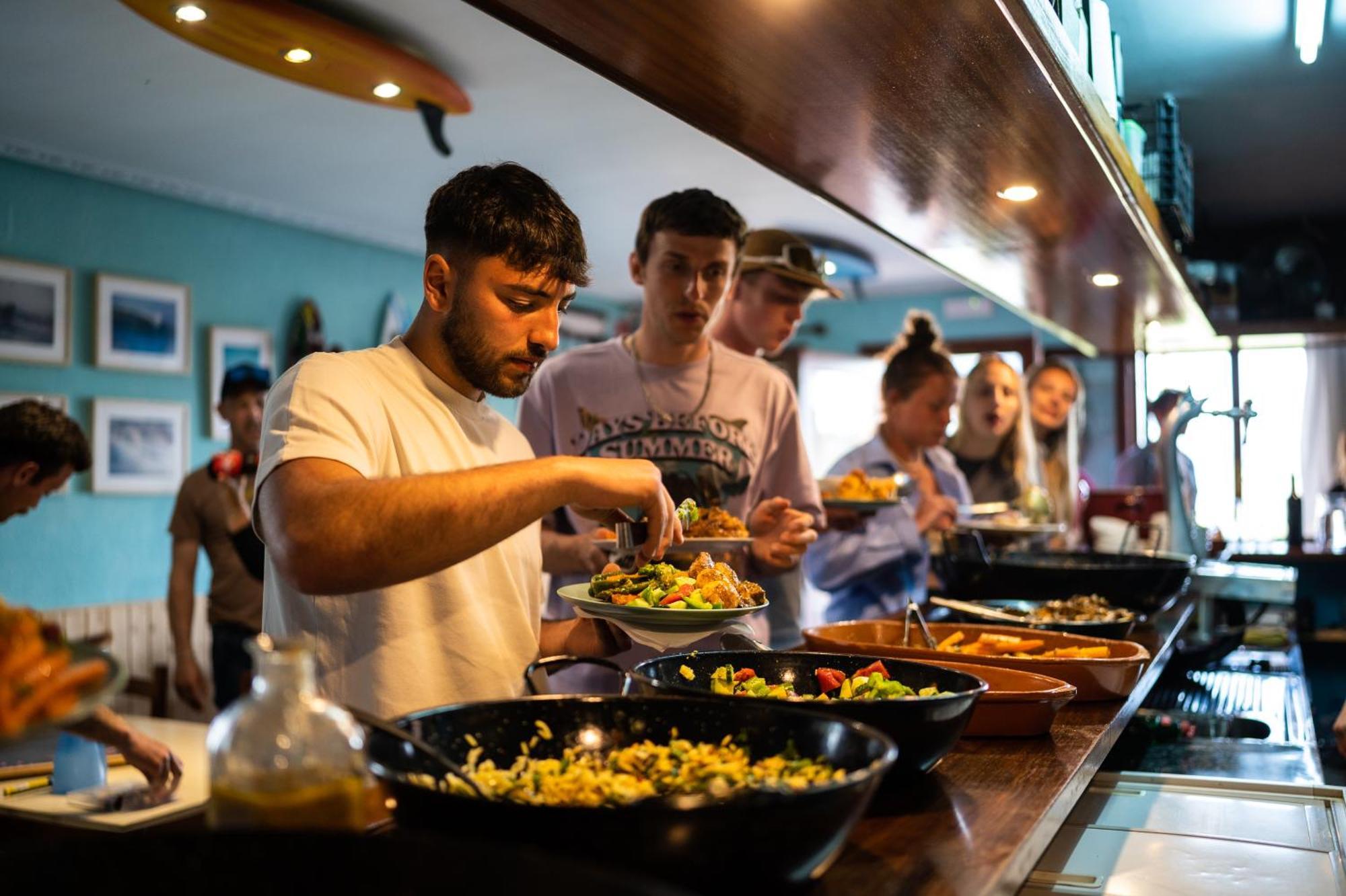 Liquid Surfhouse Hostel Лангре Екстериор снимка