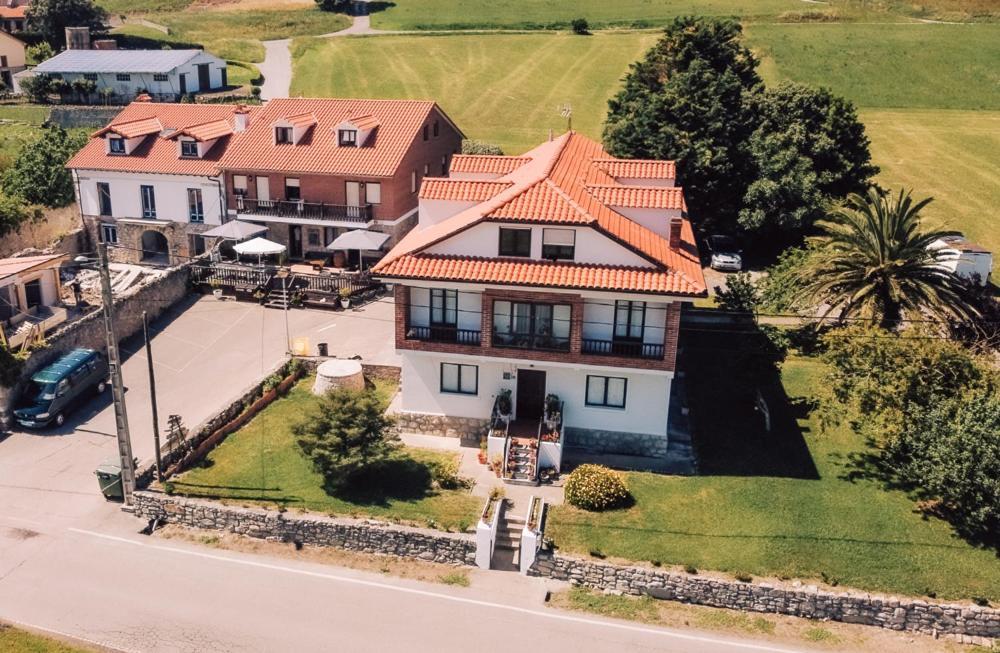 Liquid Surfhouse Hostel Лангре Екстериор снимка