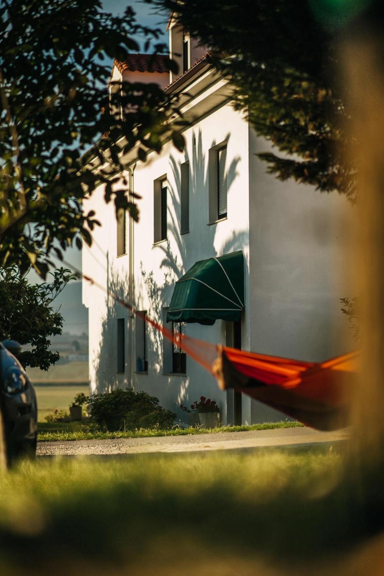 Liquid Surfhouse Hostel Лангре Екстериор снимка