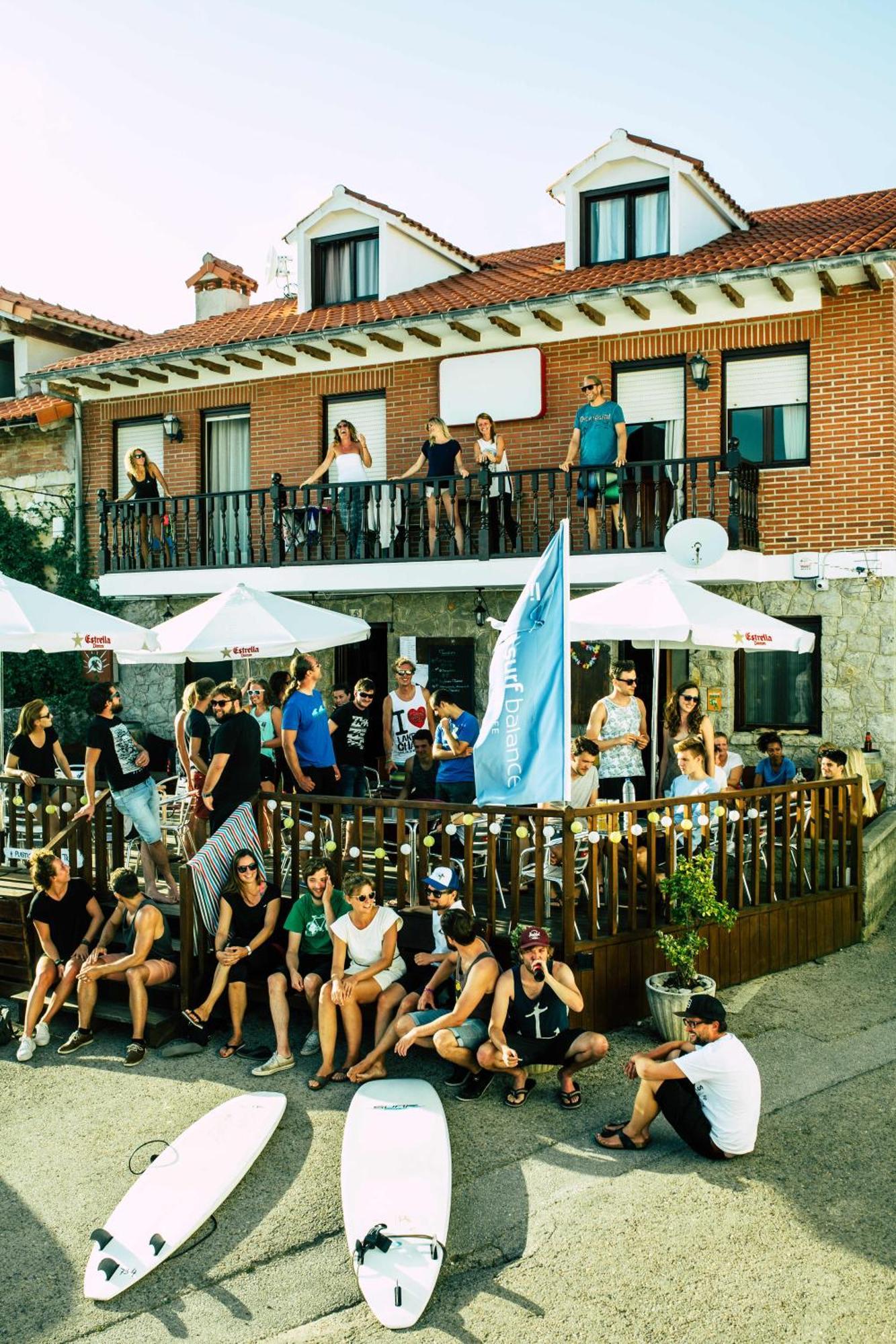 Liquid Surfhouse Hostel Лангре Екстериор снимка