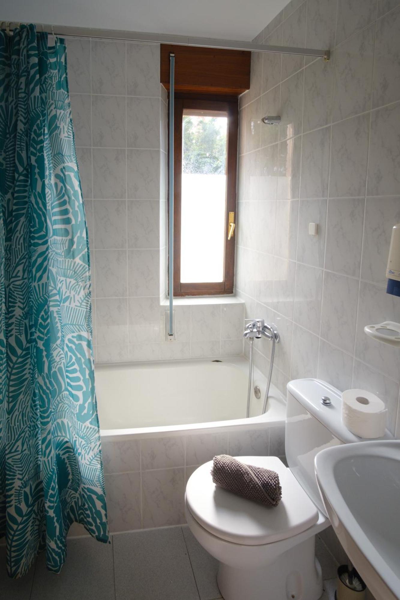 Liquid Surfhouse Hostel Лангре Екстериор снимка