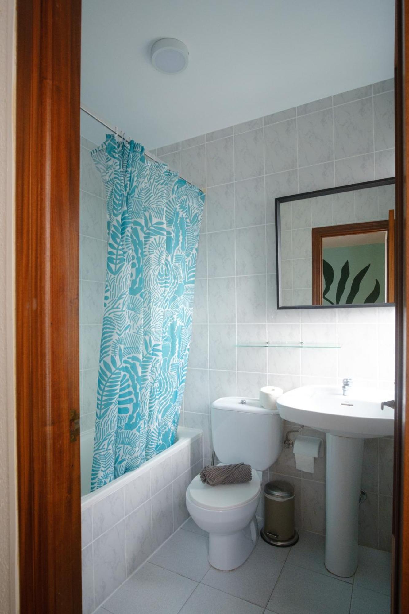 Liquid Surfhouse Hostel Лангре Екстериор снимка
